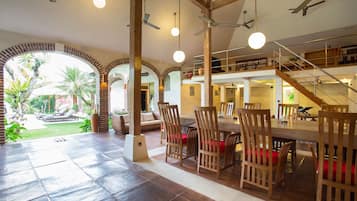 Villa Deluxe, 3 chambres, piscine privée, vue piscine (3 Bedrooms Pool Villa) | Salle à manger