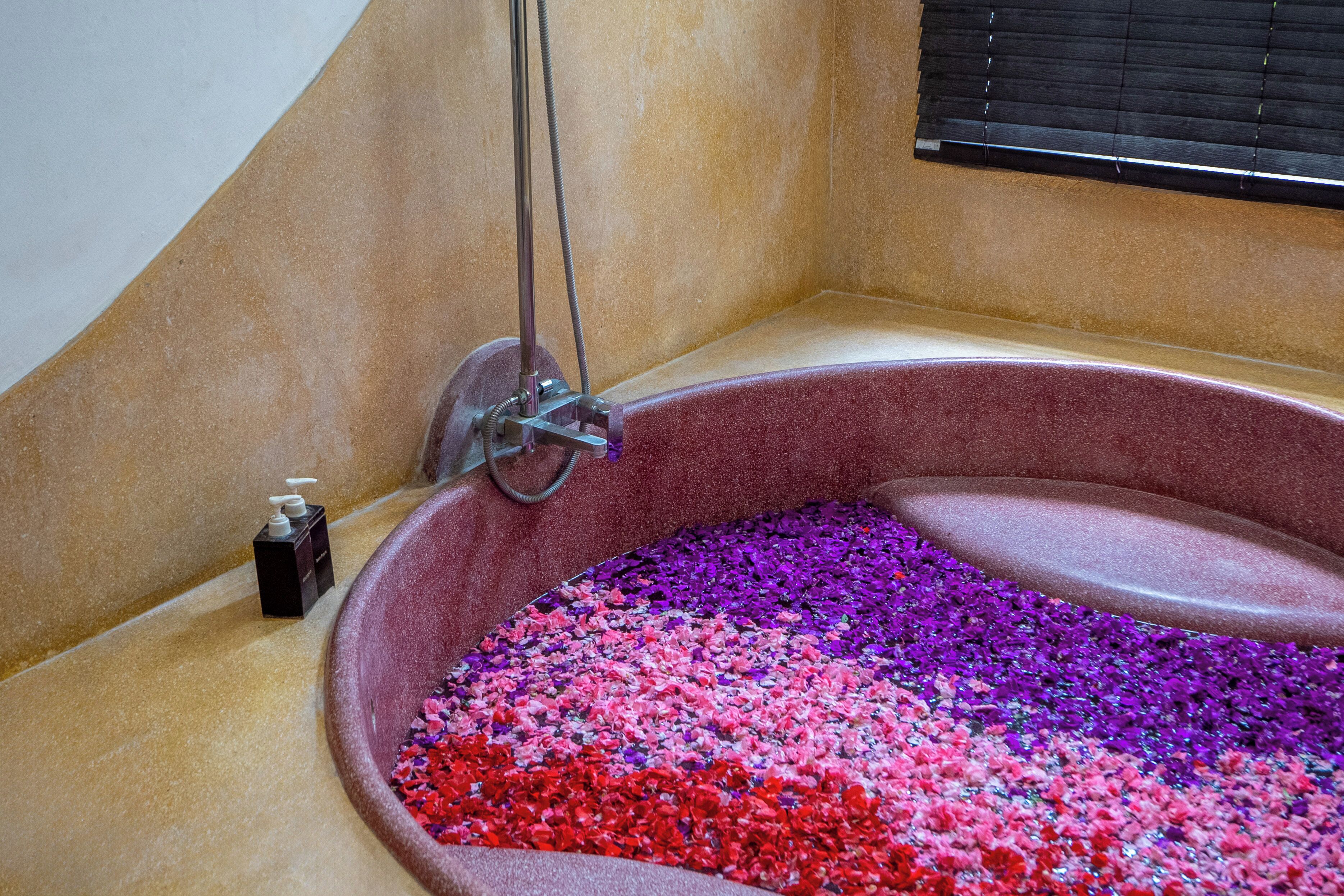 couples treatment room(s), hot tub, steam room, body treatments