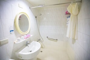 Habitación estándar doble | Baño | Secador de pelo