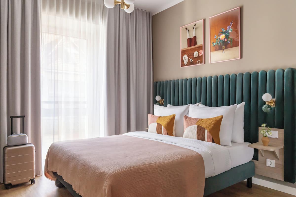 Medium Studio, Kitchenette | Ropa de cama de alta calidad y caja de seguridad en la habitación