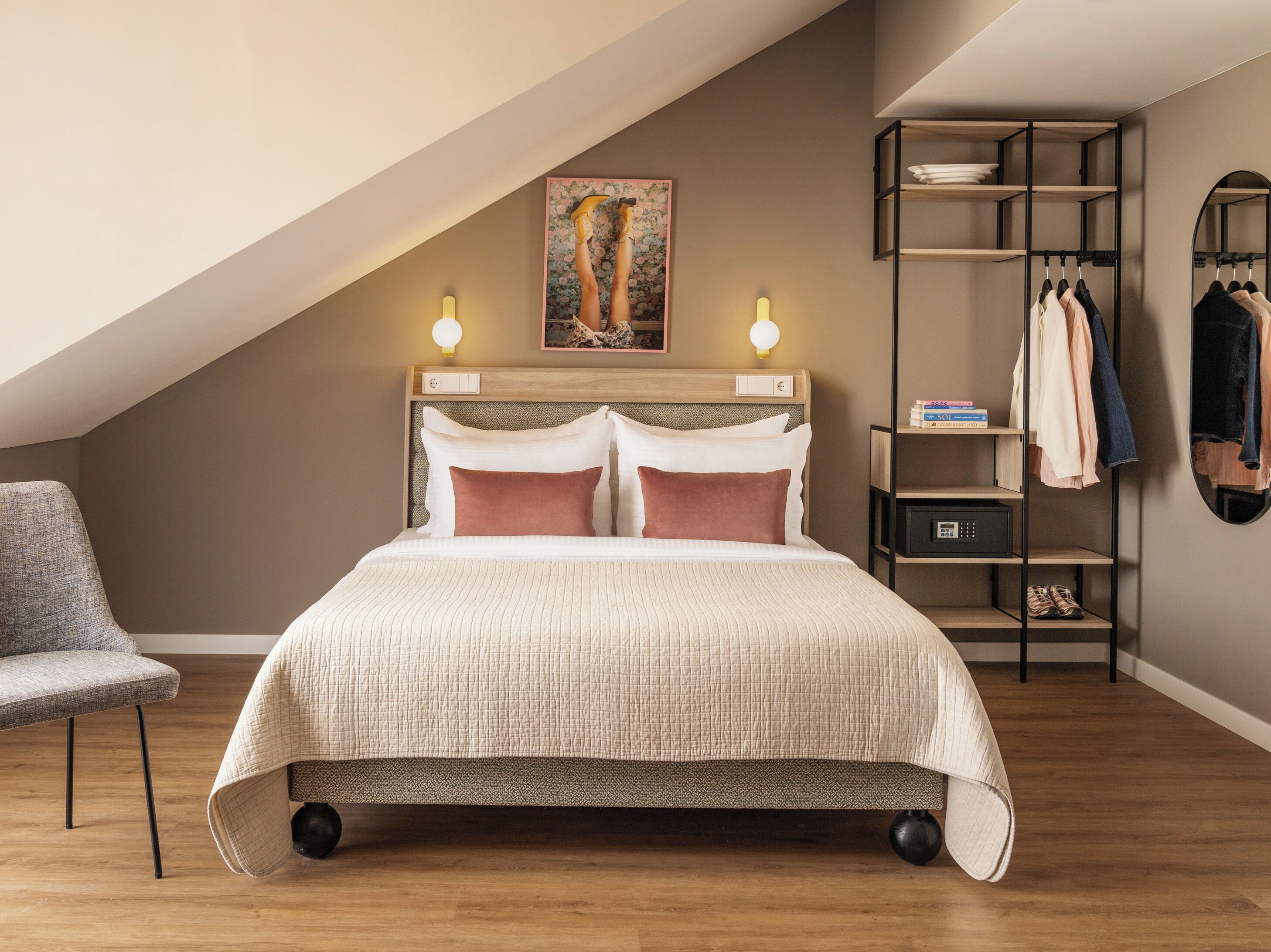 Premium bedding, in-room safe, laptop workspace, iron/ironing board