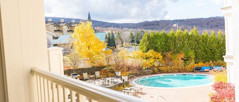 Appart'hôtel, 2 chambres | Piscine | Piscine extérieure, chaises longues