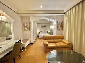Executive Suite, 1 Double Bed | Down duvets, in-room safe, free WiFi, bed sheets - Wenpin Hotel Pier2 (Kaohsiung)