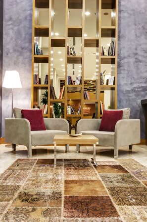 Coin salon dans le hall