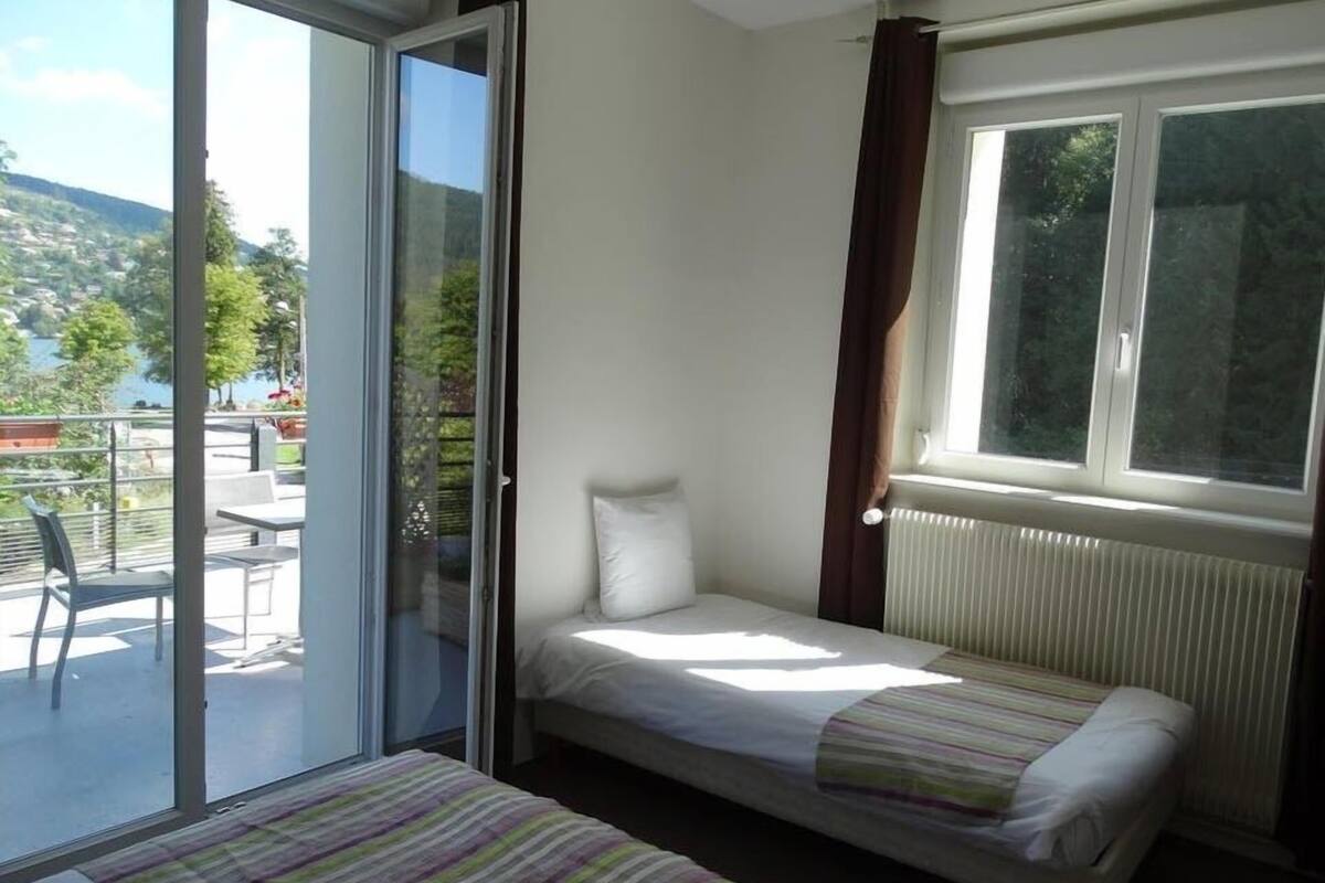 triple room | individually decorated, individually furnished, desk, soundproofing