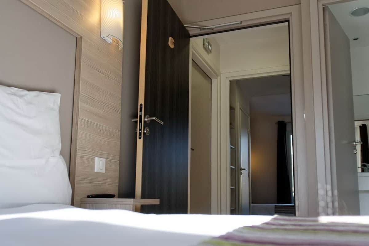 individually decorated, individually furnished, desk, soundproofing