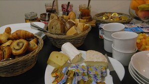 A breakfast buffet with various food items including pastries, bread, cheese, and condiments. - Hôtel Restaurant l'Echo du Lac & Spa (Gerardmer)