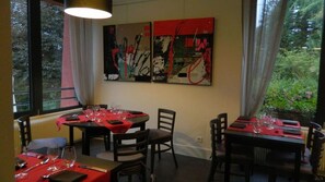 Breakfast, lunch, dinner served; French cuisine, al fresco dining  - Hôtel Restaurant l'Echo du Lac & Spa (Gerardmer)