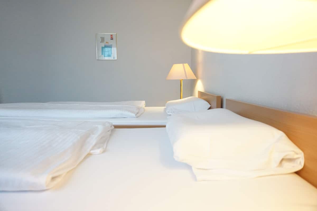 Twin kamer | Badkamer met douche