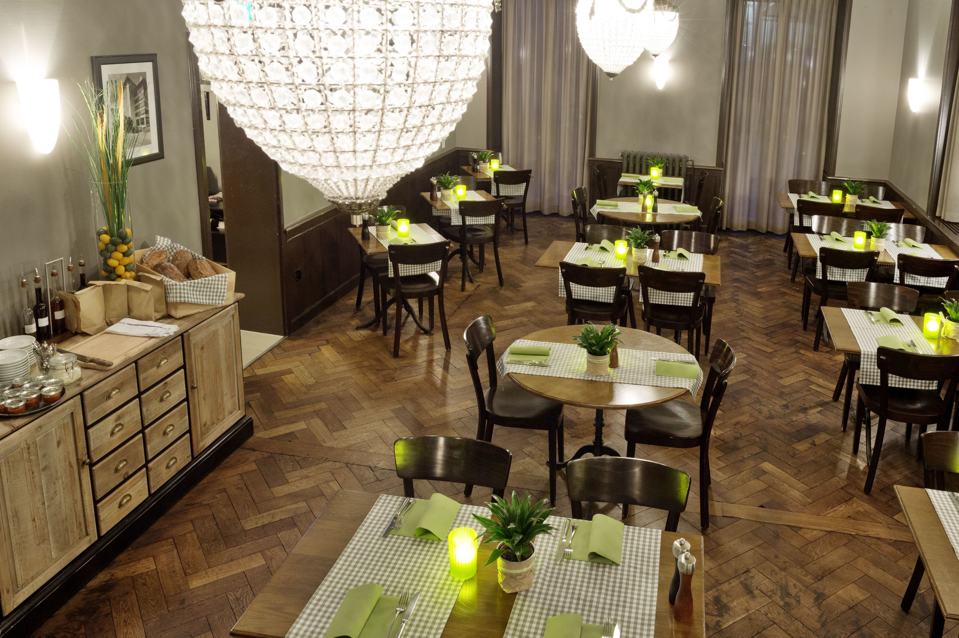 lunch and dinner served