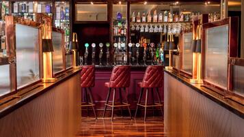 2 bars/lounges
