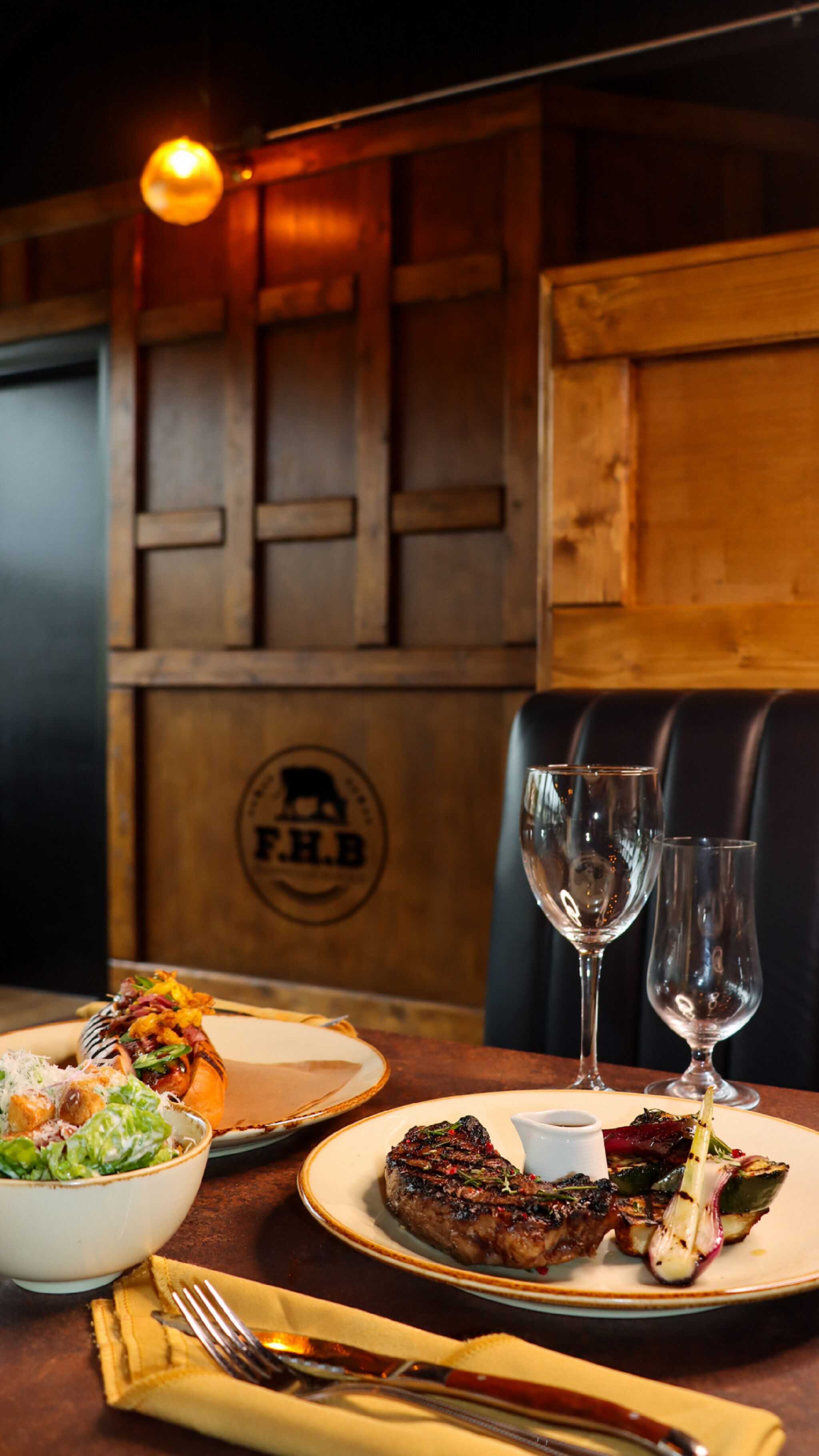 3 restaurants, breakfast, lunch, dinner served; local cuisine