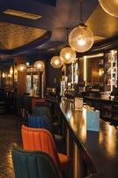 3 restaurantes; se sirven desayunos, almuerzos, cenas y cocina local 