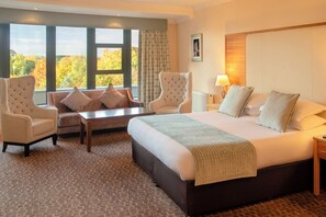 Caja de seguridad en la habitación y escritorio