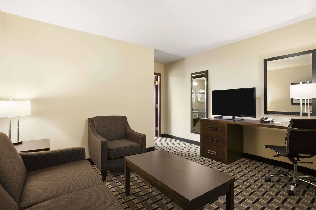 suite, 1 queen bed, non smoking (one-bedroom) | desk, laptop workspace, blackout curtains, iron/ironing board