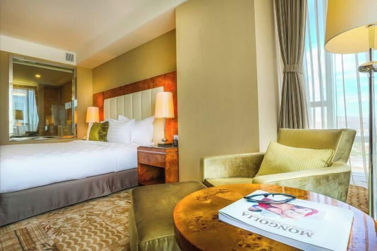 1 bedroom, premium bedding, minibar, in-room safe