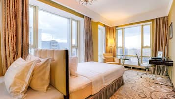 Suite familiar, varias camas, no fumadores, vistas a la ciudad | Ropa de cama de alta calidad, minibar, caja fuerte