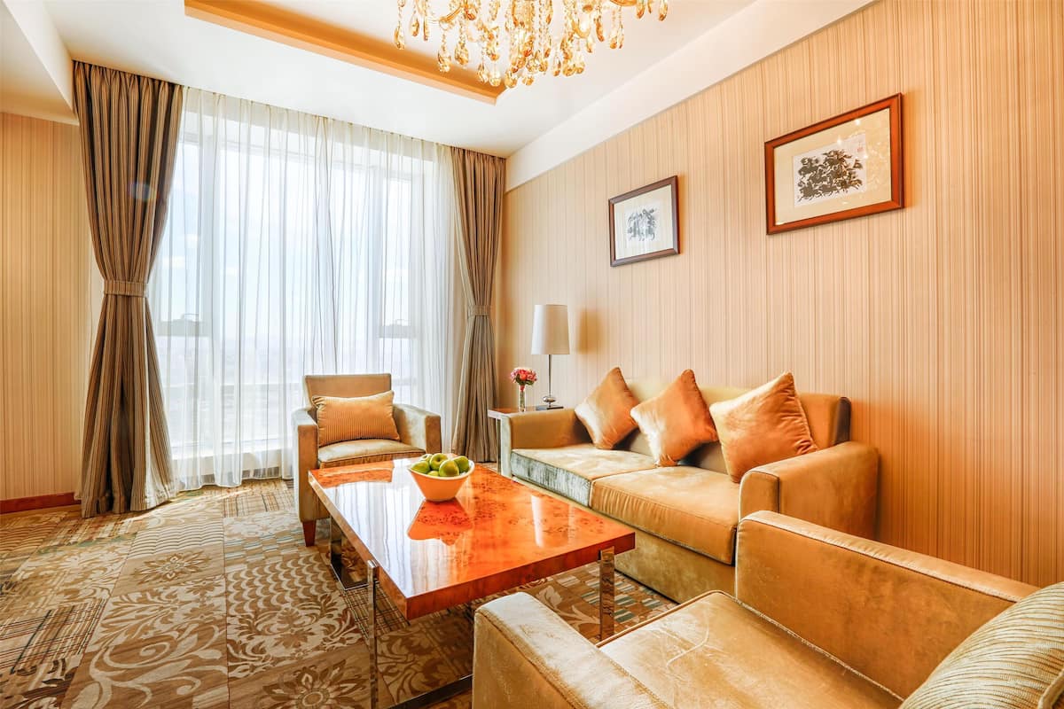 1 bedroom, premium bedding, minibar, in-room safe