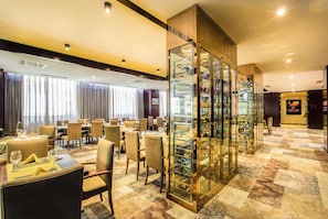 Café da manhã com buffet grátis todos os dias
