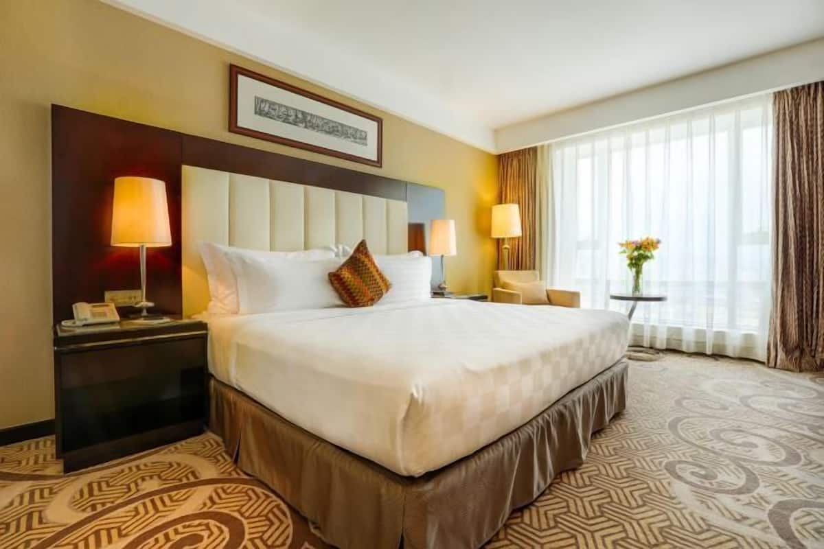 1 bedroom, premium bedding, minibar, in-room safe