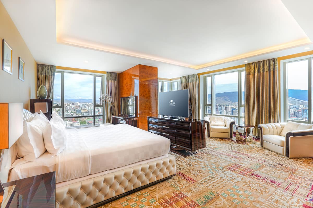 1 bedroom, premium bedding, minibar, in-room safe