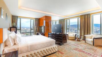 1 bedroom, premium bedding, minibar, in-room safe