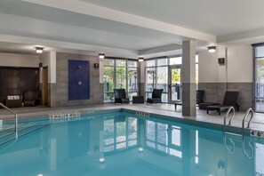 Indoor pool, sun loungers
