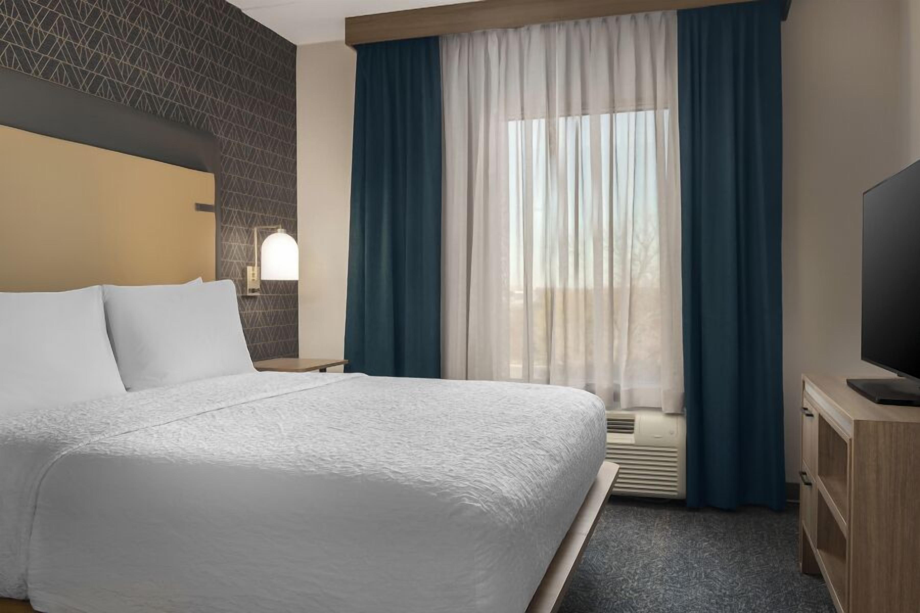 Blackout curtains, free cots/infant beds, free WiFi, bed sheets