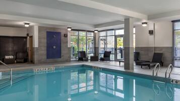 Indoor pool, sun loungers