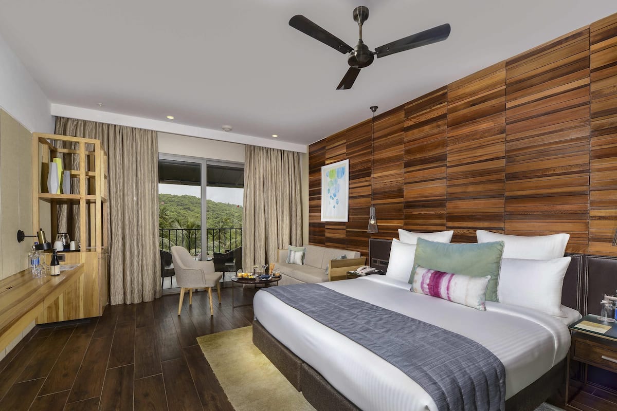 Premium bedding, pillow-top beds, minibar, in-room safe