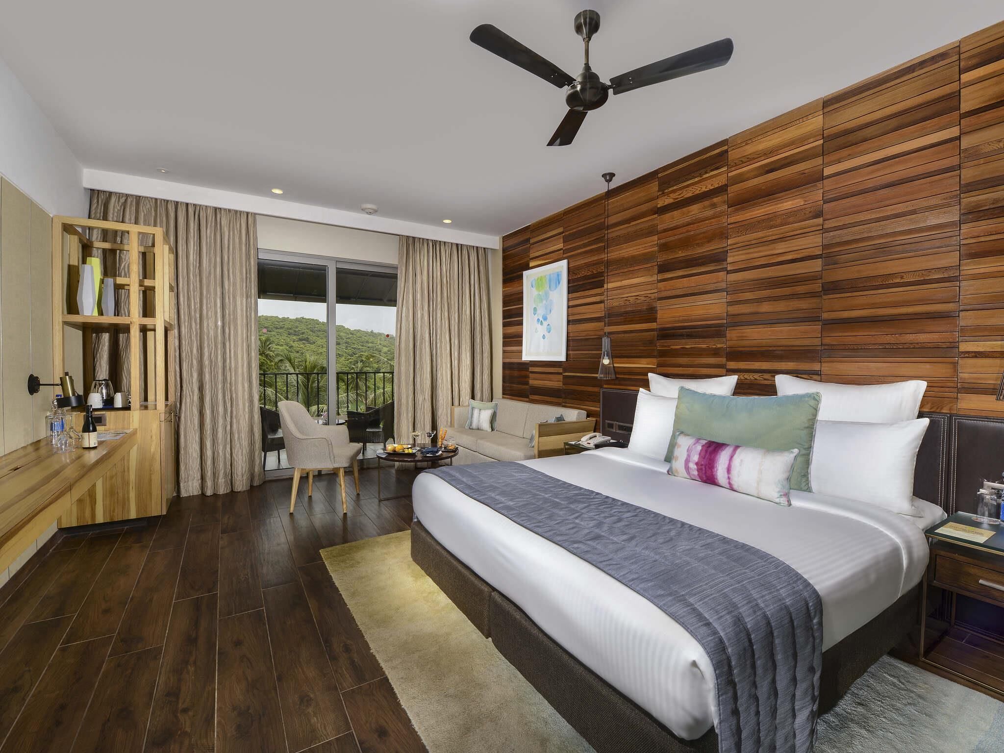 Luxury Twin Room, 2 Twin Beds | Premium bedding, pillowtop beds, minibar, in-room safe