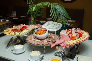 Se ofrece un desayuno bufé (11 EUR por persona)