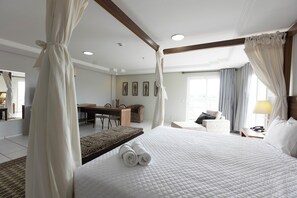 Minibar, individuelt design, skrivebord, mørklægningsgardiner