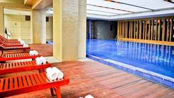 室內泳池、室外泳池