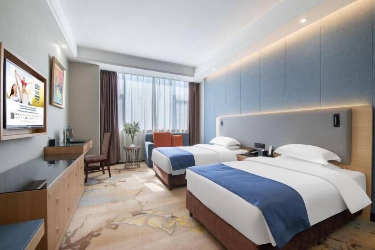 In-room safe, soundproofing, free WiFi, alarm clocks