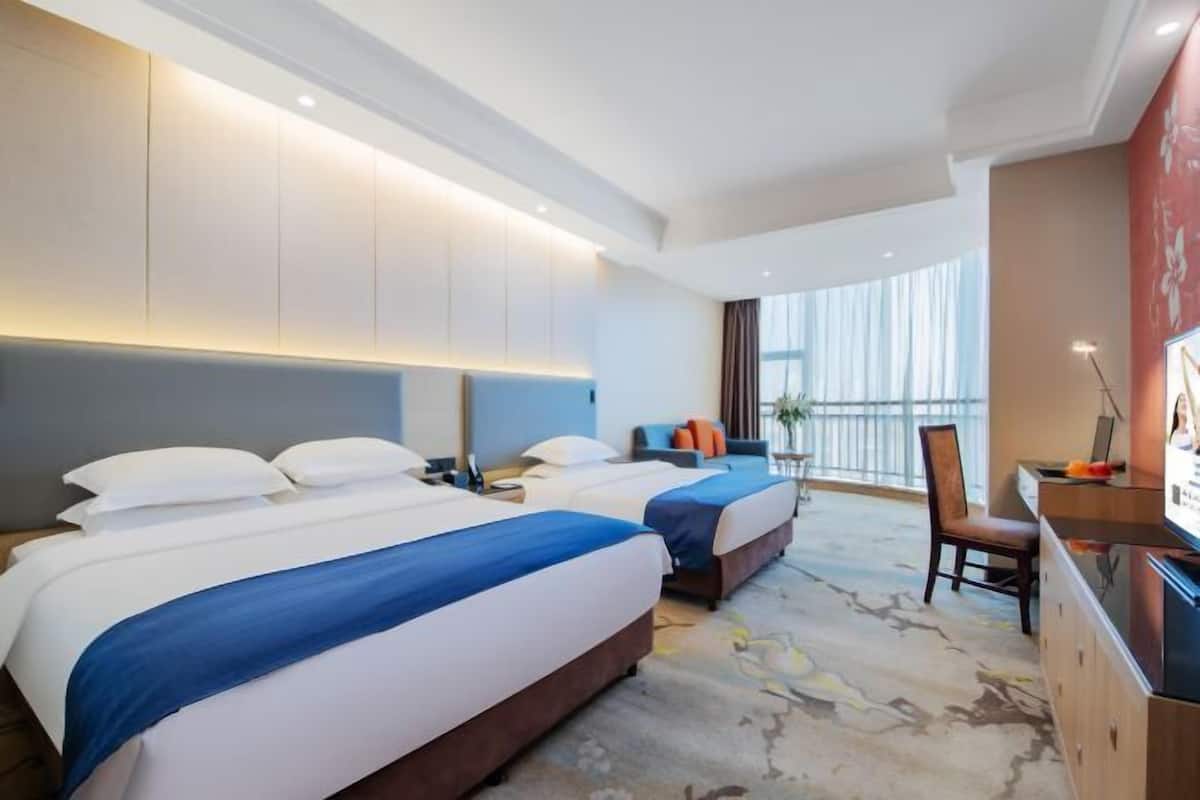 In-room safe, soundproofing, free WiFi, bed sheets