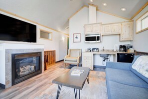 Cabin, 1 King Bed, Accessible (Old Faithful Cabin) | Living area | Flat-screen TV - Explorer Cabins At Yellowstone (West Yellowstone)