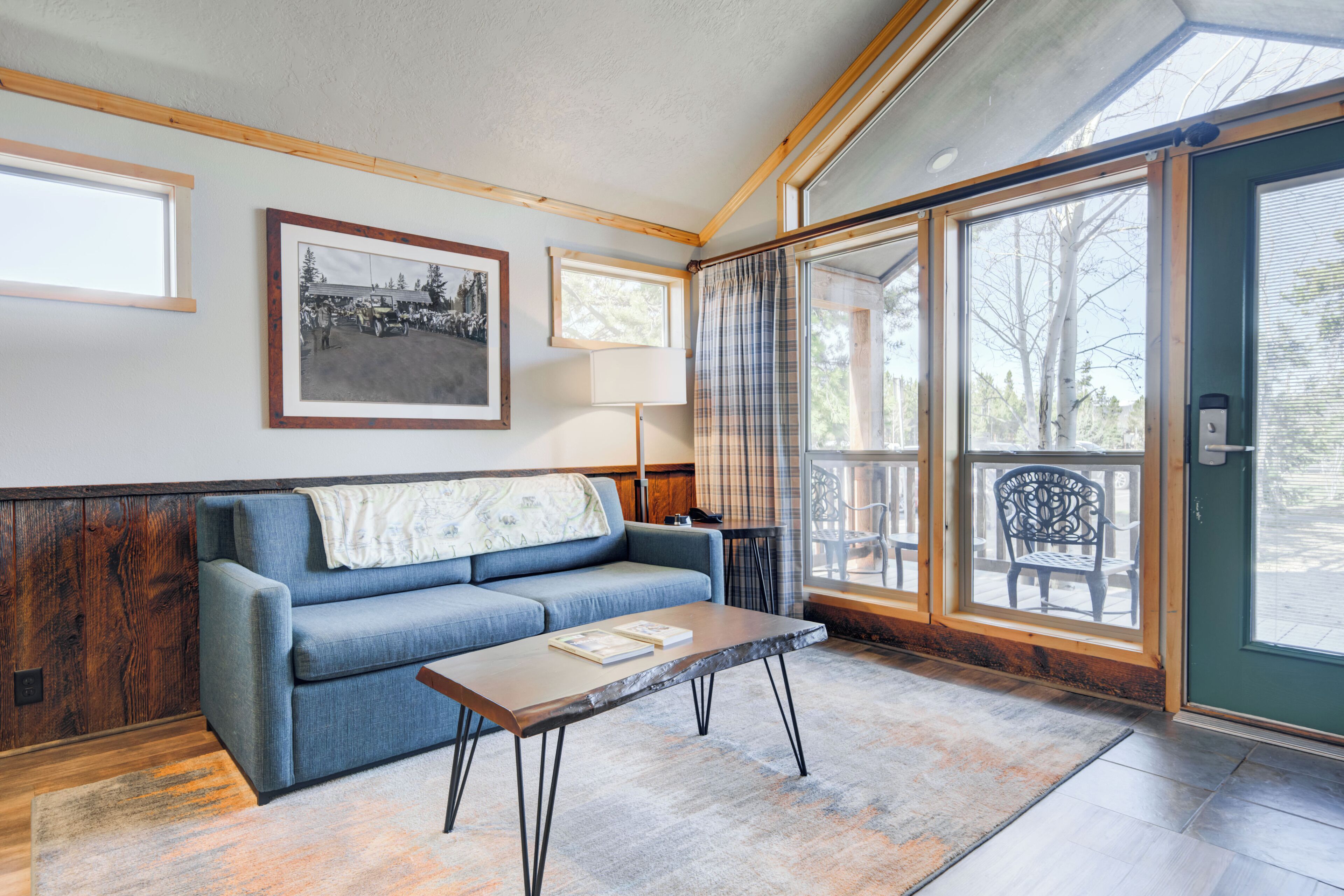 deluxe room, 1 king bed | living area | flat-screen tv