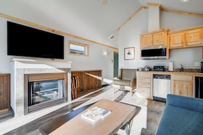 Flat-screen TV - Explorer Cabins At Yellowstone (West Yellowstone)
