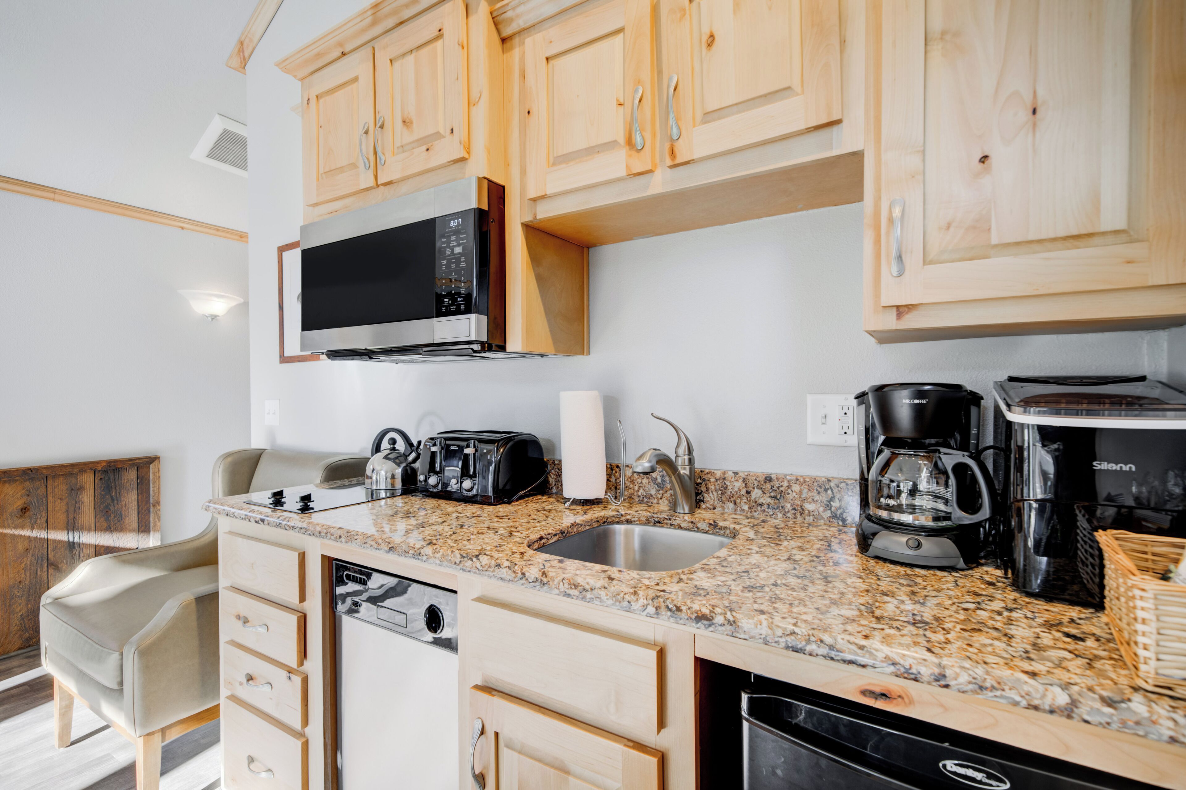 fridge, microwave, stovetop, dishwasher