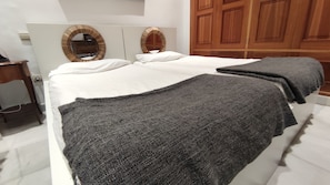 Apartemen Deluks, 2 kamar tidur, dapur | Wi-Fi gratis dan seprai linen