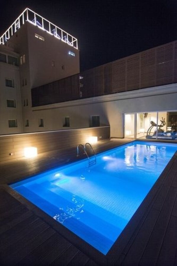 Seasonal outdoor pool