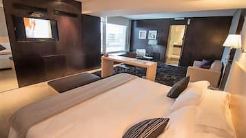 Suite | Premium bedding, minibar, in-room safe, individually furnished