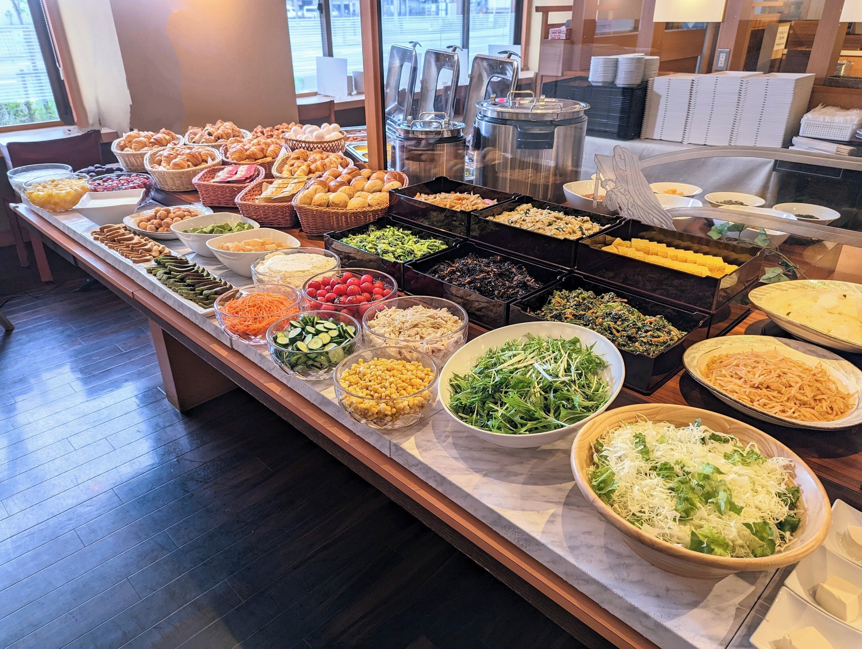 daily buffet breakfast (jpy 1980 per person)