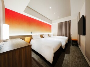 Standard Triple Room, Non Smoking  (Renovation: Noise 8:00-18:00, Jan 5-Sep 30, 2026) | Down comforters, in-room safe, desk, WiFi (free) - HOTEL ELCIENT KYOTO HACHIJOGUCHI (Kyoto)