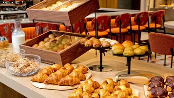 Café da manhã com buffet todos os dias mediante uma taxa