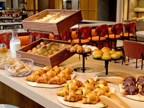 Daily buffet breakfast for a fee - HOTEL ELCIENT KYOTO HACHIJOGUCHI (Kyoto)