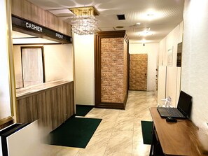 ฝ่ายต้อนรับ