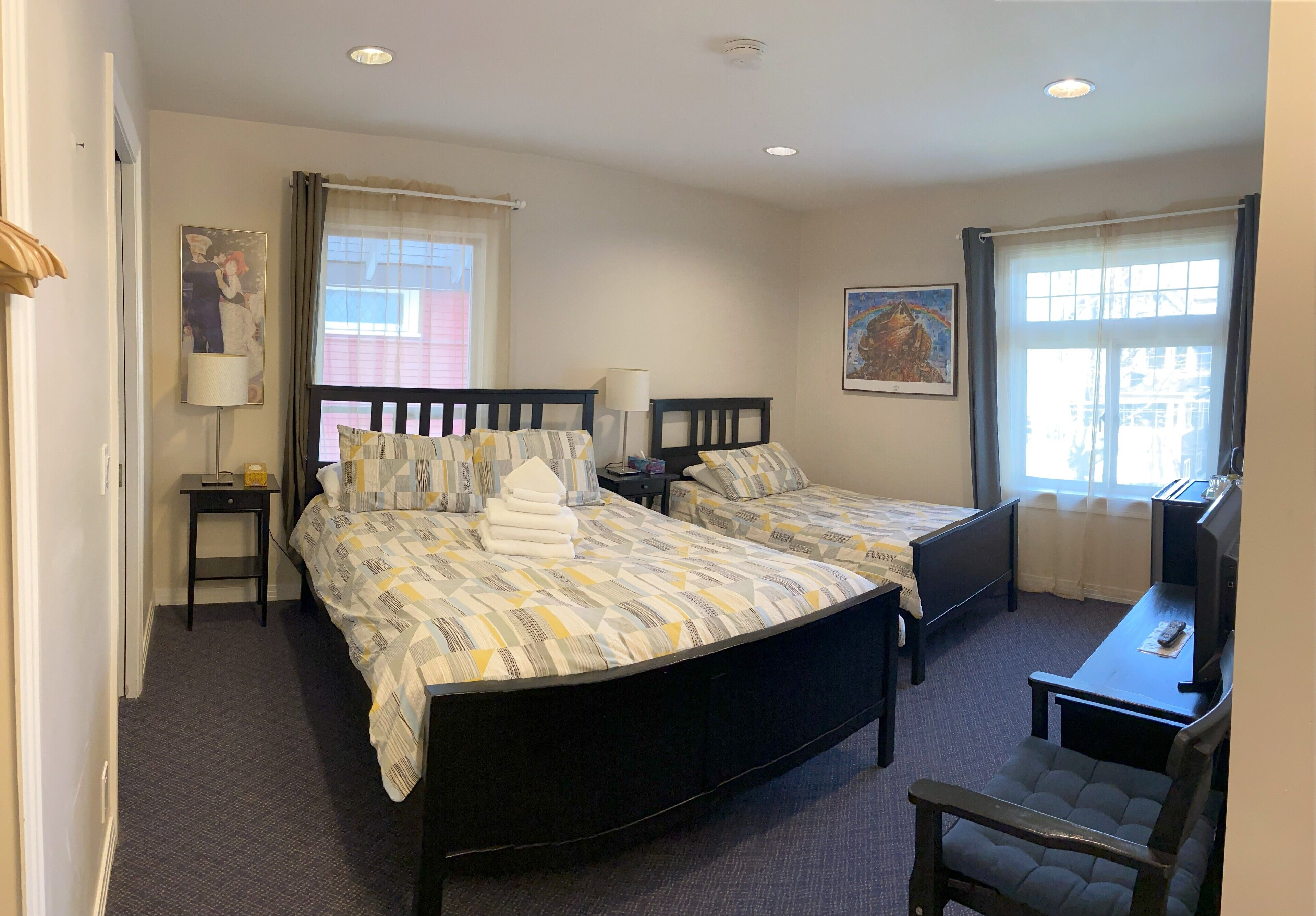 Habitación triple, 1 habitación (Lower Level) | Wifi gratis y ropa de cama 