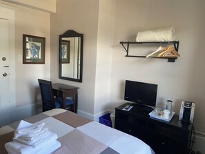 Economy Room, Shared Bathroom | Iron/ironing board, free WiFi, bed sheets - Windsor Guest House (Vancouver)